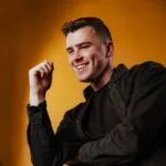 PeterHoeijenbosCreativeCaptains Creatief strateeg auteur Visie Mysterie Jannis Lootens Wat is visie Jannis creatief strateeg en auteur van Visie Mysterie helpt leiders en missiegedreven organisaties visie te vangen en te vertalen naar strategie